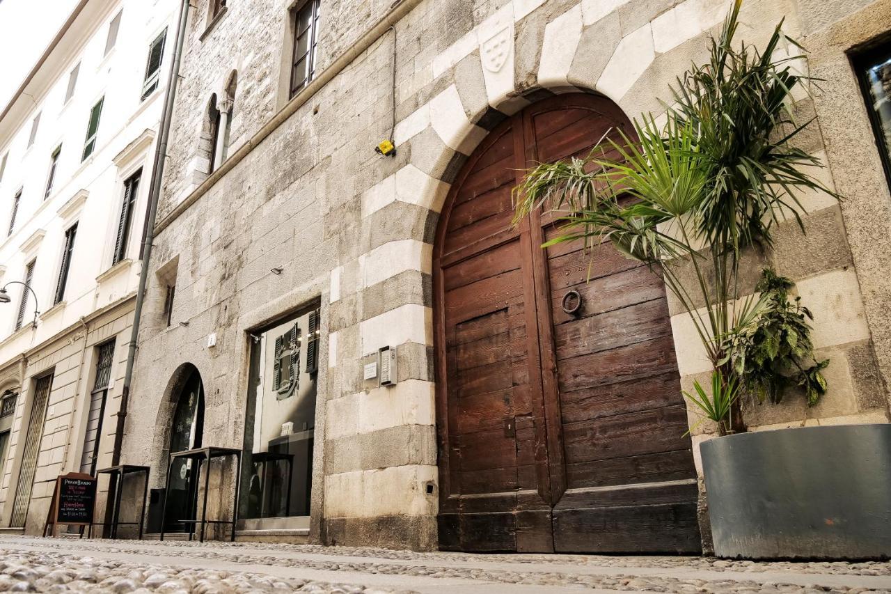 Casa Del Pittore - Elegante Appartamento Del 1200 - Centro Storico 科莫 外观 照片