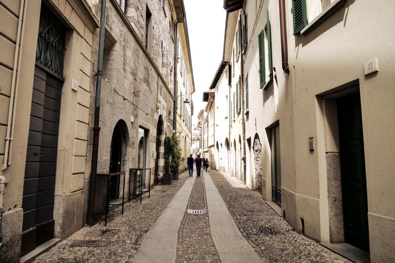 Casa Del Pittore - Elegante Appartamento Del 1200 - Centro Storico 科莫 外观 照片